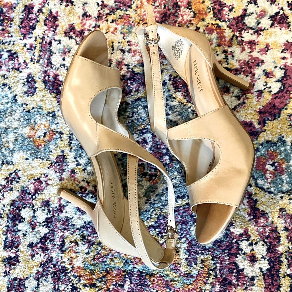 Nine West nude leather sandals -size 8